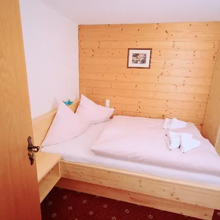 Ahnenhoefl Apartament Partenen